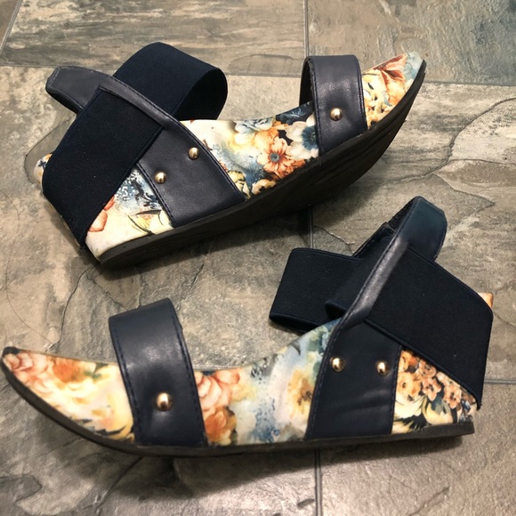 Unlisted Wedges - Picture 4 of 6